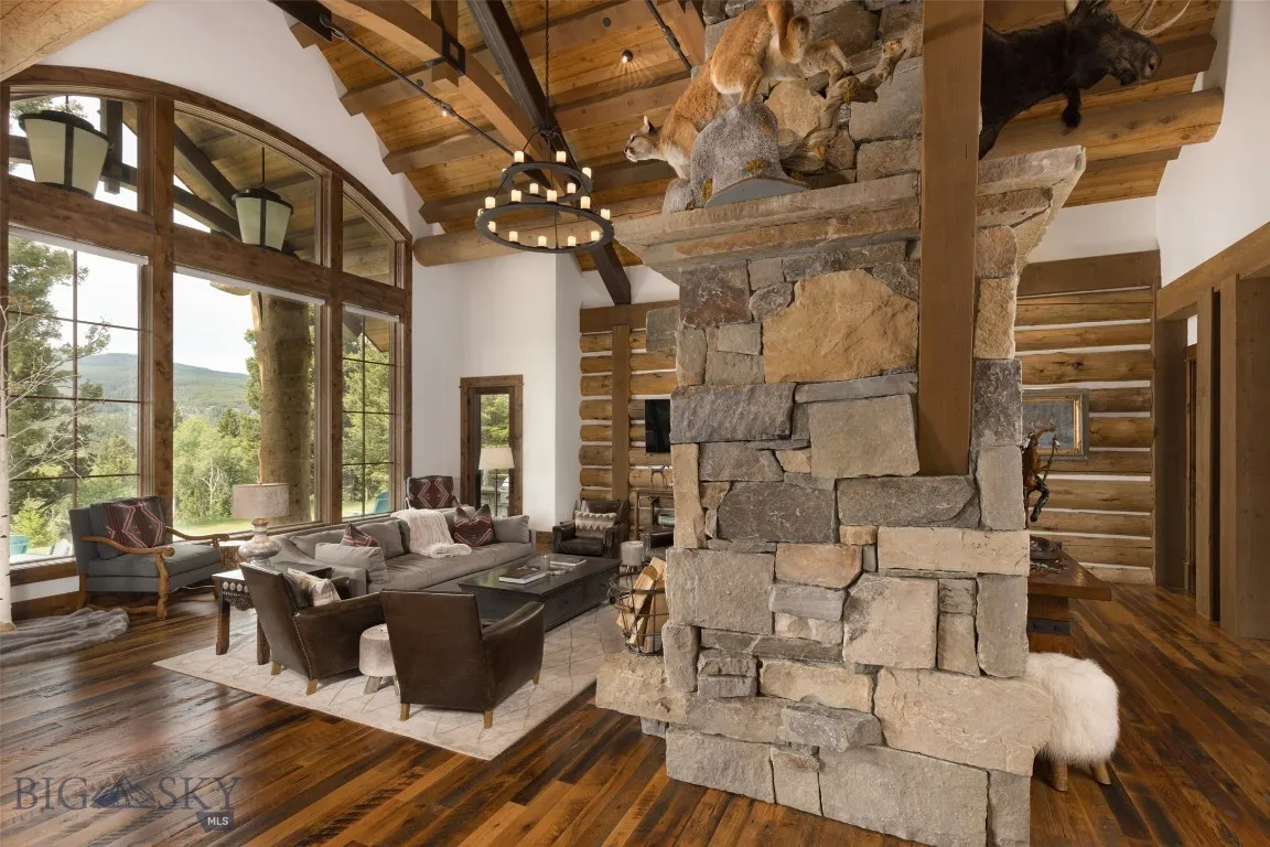 Gorgeous Vaulted Ceiling Living Room