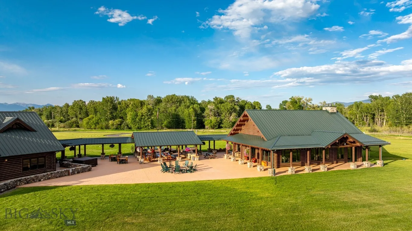 Outdoor Patio & Entertainment Center