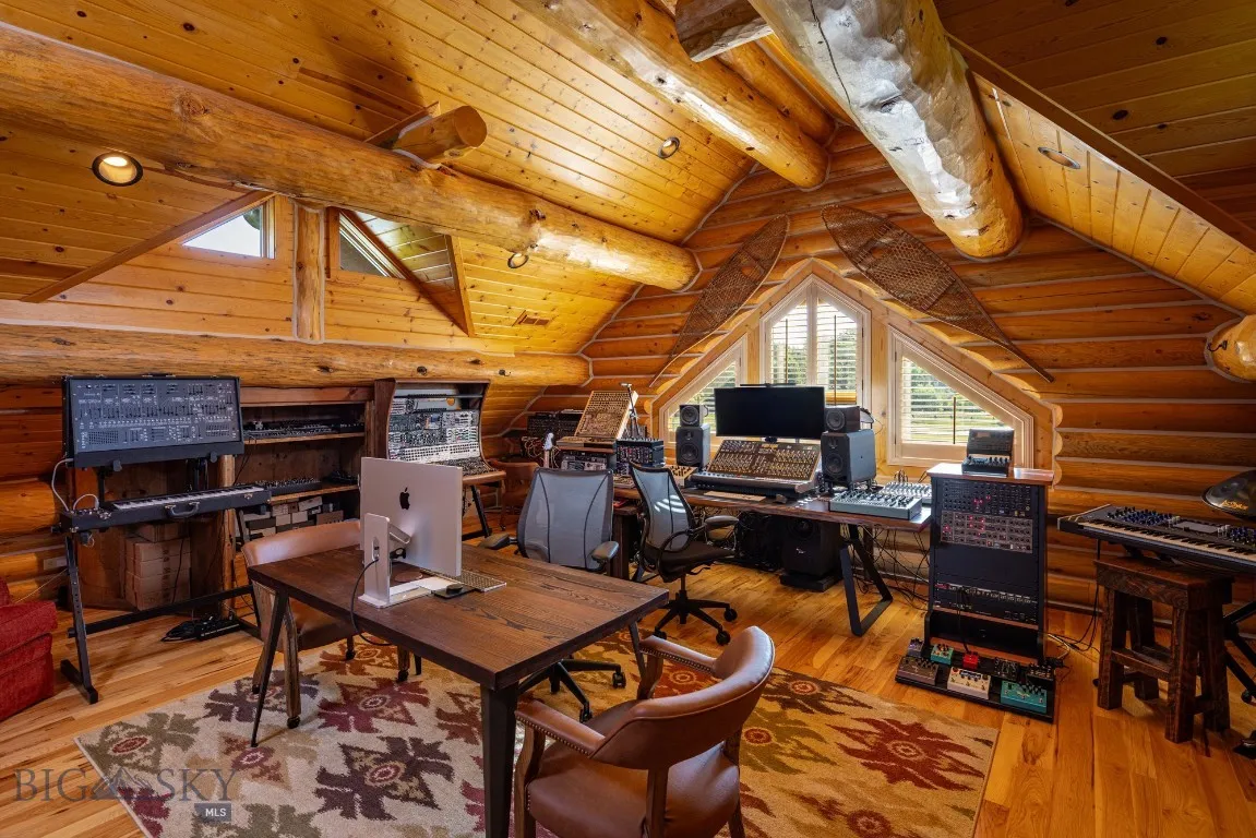 Large Private Office or 6th Bedroom