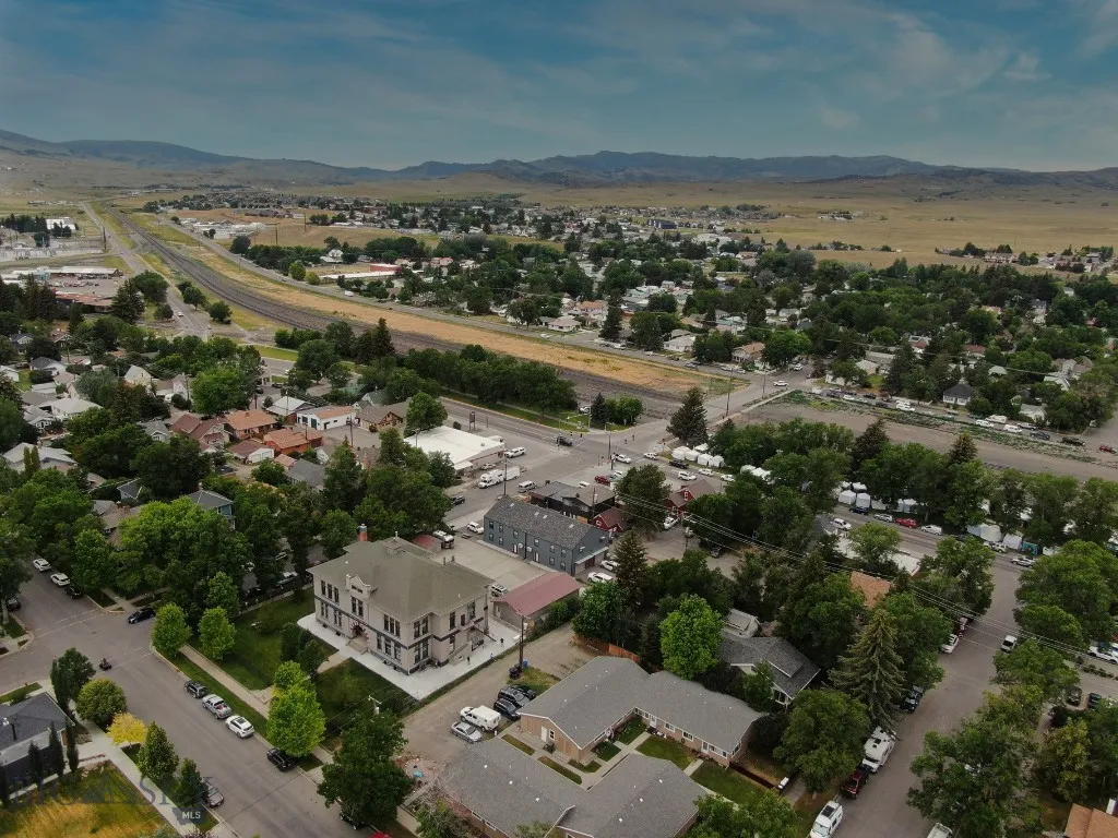 105 N Yellowstone 3, Livingston, Montana 59047, Livingston, Montana 59047, 2 Bedrooms Bedrooms, ,1 BathroomBathrooms,Residential,For Sale,105 N Yellowstone 3, Livingston, Montana 59047,403845