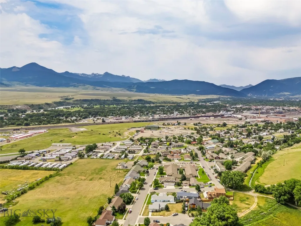 1304 Absaroka Court, Livingston, Montana 59047, Livingston, Montana 59047, 4 Bedrooms Bedrooms, ,2 BathroomsBathrooms,Residential,For Sale,1304 Absaroka Court, Livingston, Montana 59047,403761