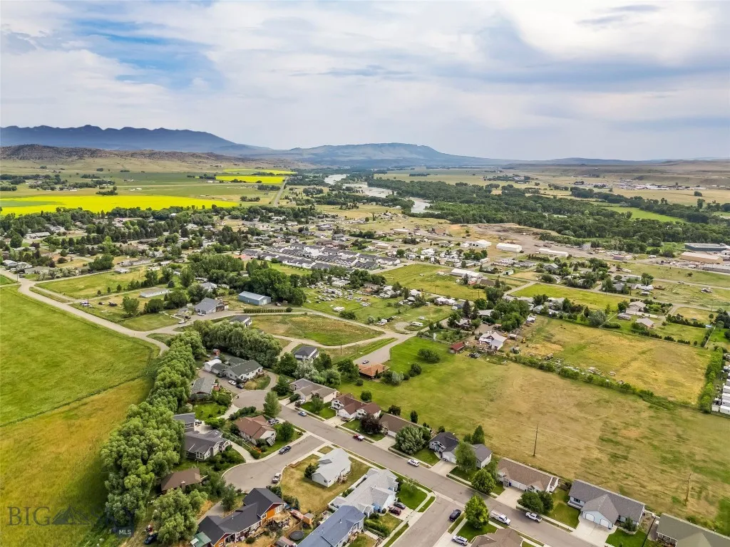 1304 Absaroka Court, Livingston, Montana 59047, Livingston, Montana 59047, 4 Bedrooms Bedrooms, ,2 BathroomsBathrooms,Residential,For Sale,1304 Absaroka Court, Livingston, Montana 59047,403761
