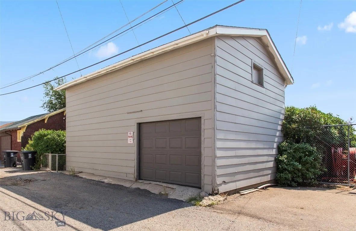221 E Front, Butte, Montana 59701, Butte, Montana 59701, 3 Bedrooms Bedrooms, ,1 BathroomBathrooms,Residential,For Sale,221 E Front, Butte, Montana 59701,403868