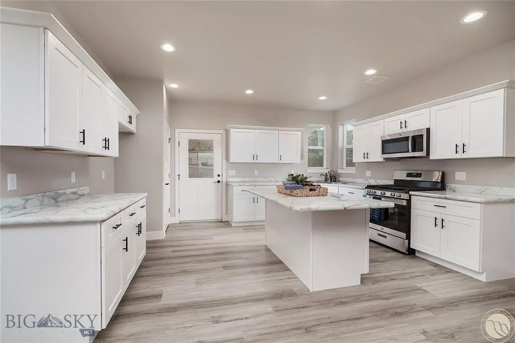2304 Oriole Drive, Belgrade, Montana 59715, Belgrade, Montana 59715, 3 Bedrooms Bedrooms, ,2 BathroomsBathrooms,Residential,For Sale,2304 Oriole Drive, Belgrade, Montana 59715,403904