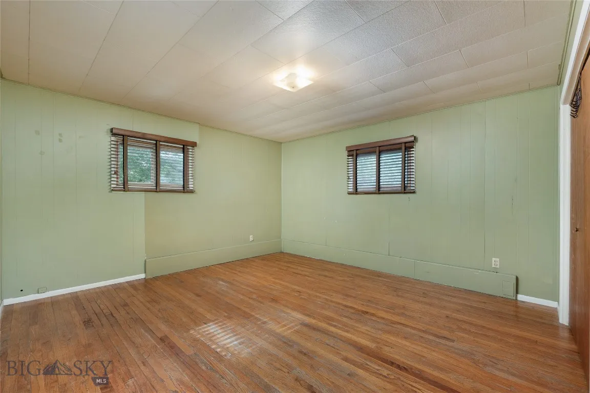 Upstairs huge bedroom