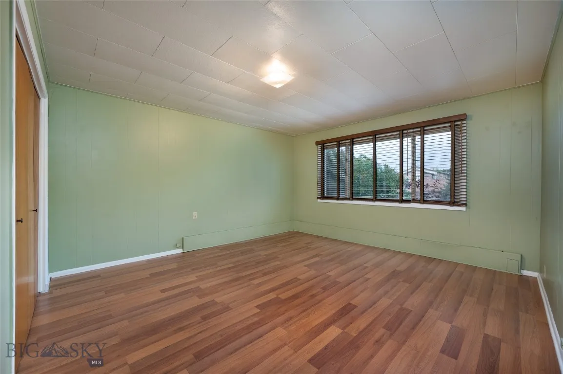 Upstairs huge bedroom