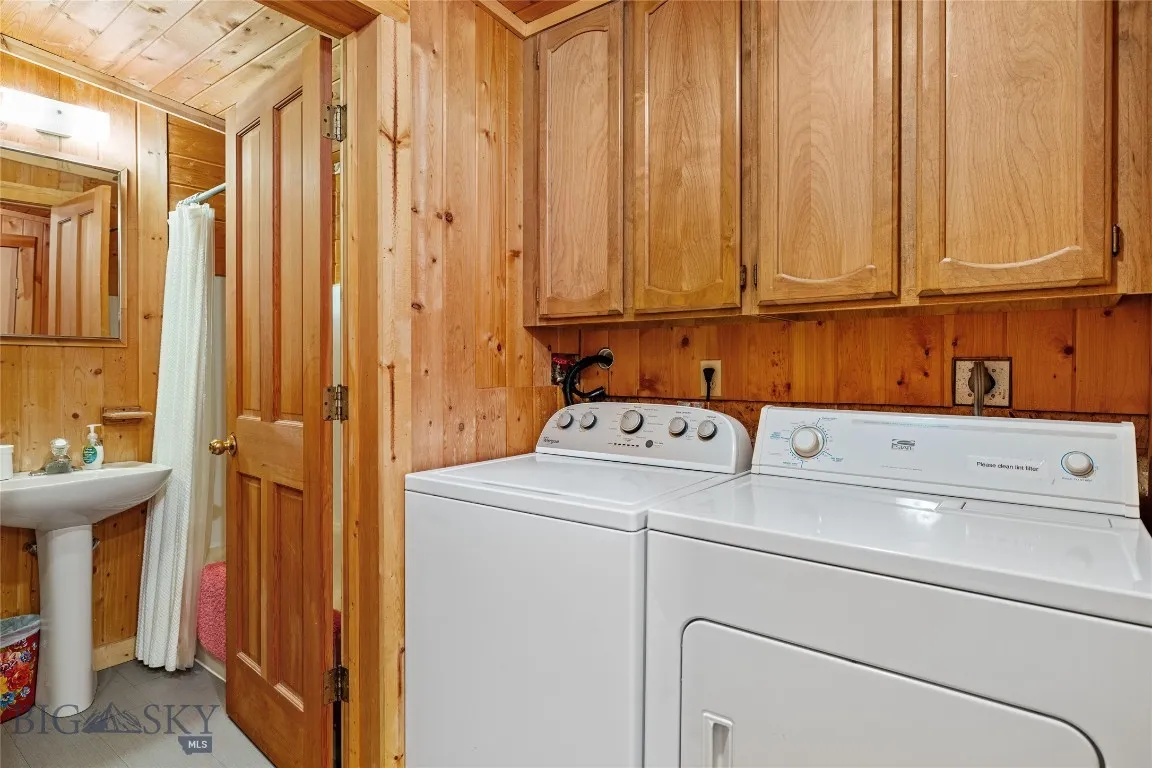 63921 Gallatin Road, Gallatin Gateway, Montana 597, Gallatin Gateway, Montana 59730, 3 Bedrooms Bedrooms, ,2 BathroomsBathrooms,Residential,For Sale,63921 Gallatin Road, Gallatin Gateway, Montana 597,403939