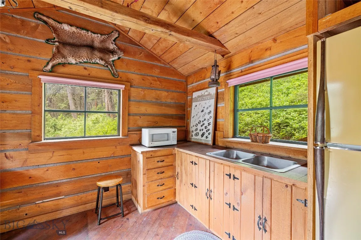 63921 Gallatin Road, Gallatin Gateway, Montana 597, Gallatin Gateway, Montana 59730, 3 Bedrooms Bedrooms, ,2 BathroomsBathrooms,Residential,For Sale,63921 Gallatin Road, Gallatin Gateway, Montana 597,403939