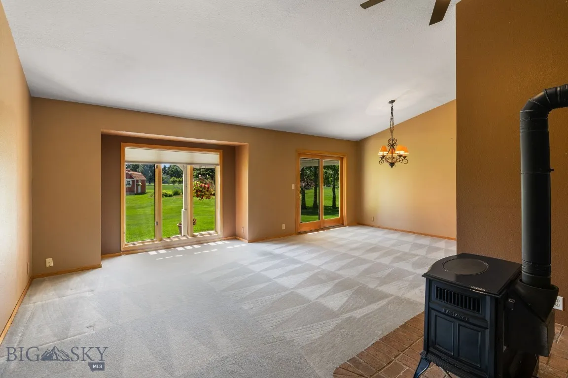 Floor to Ceiling window alcove.