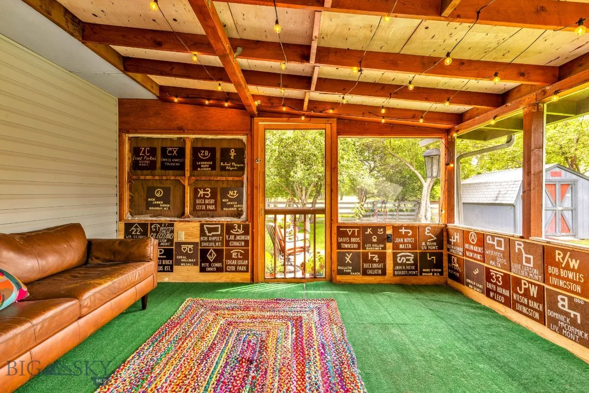 Screened in porch.