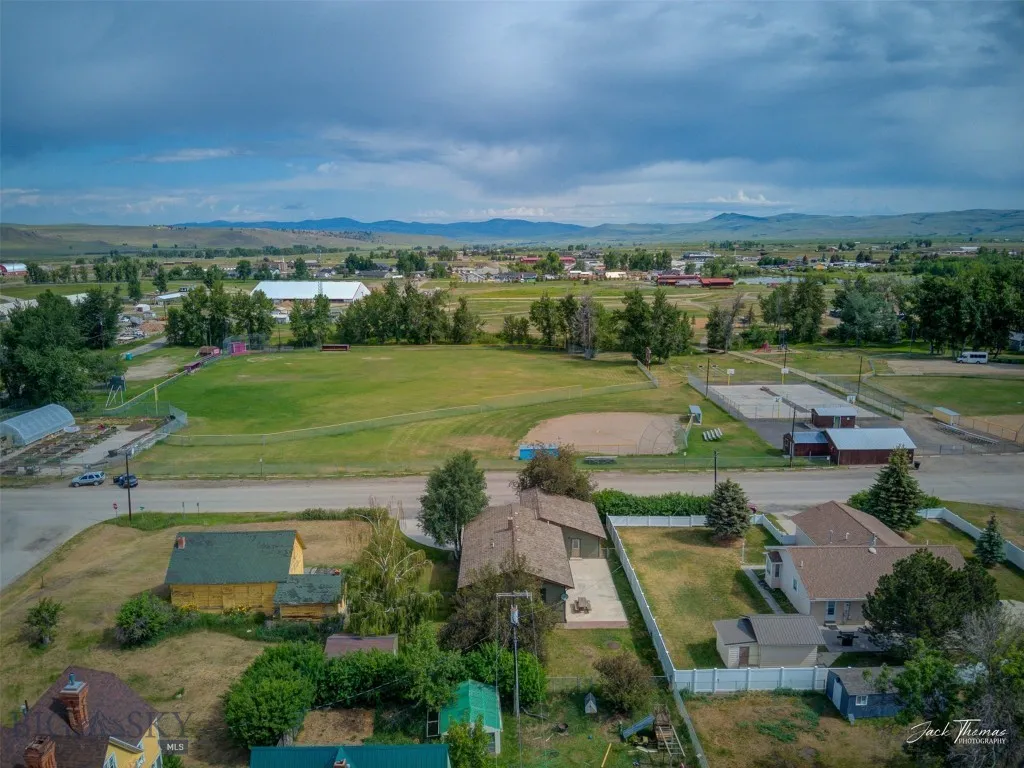 620 Higgins, Deer Lodge, Montana 59722, Deer Lodge, Montana 59722, 4 Bedrooms Bedrooms, ,3 BathroomsBathrooms,Residential,For Sale,620 Higgins, Deer Lodge, Montana 59722,0,404133