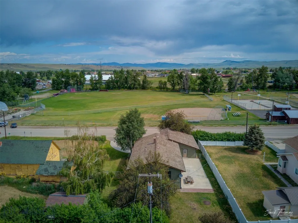 620 Higgins, Deer Lodge, Montana 59722, Deer Lodge, Montana 59722, 4 Bedrooms Bedrooms, ,3 BathroomsBathrooms,Residential,For Sale,620 Higgins, Deer Lodge, Montana 59722,0,404133