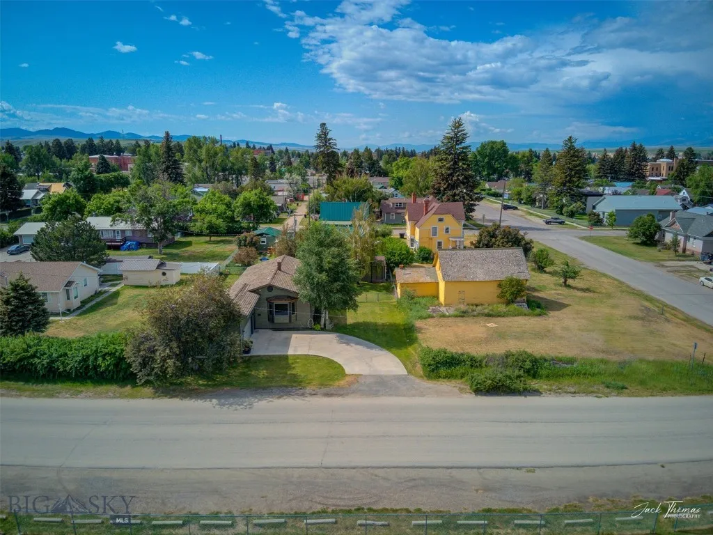 620 Higgins, Deer Lodge, Montana 59722, Deer Lodge, Montana 59722, 4 Bedrooms Bedrooms, ,3 BathroomsBathrooms,Residential,For Sale,620 Higgins, Deer Lodge, Montana 59722,0,404133