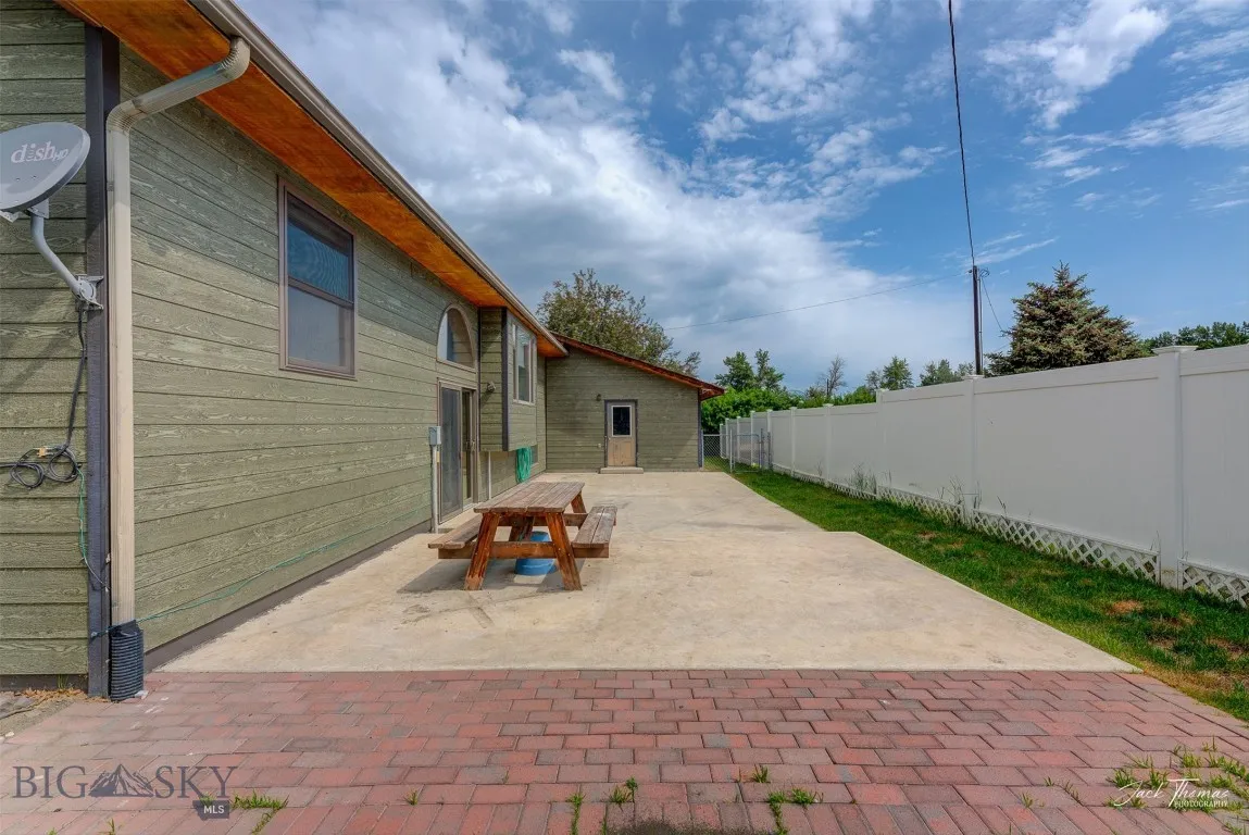 620 Higgins, Deer Lodge, Montana 59722, Deer Lodge, Montana 59722, 4 Bedrooms Bedrooms, ,3 BathroomsBathrooms,Residential,For Sale,620 Higgins, Deer Lodge, Montana 59722,0,404133