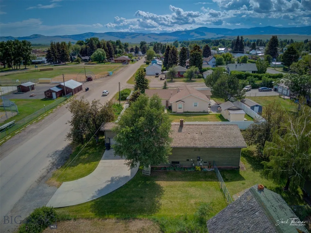 620 Higgins, Deer Lodge, Montana 59722, Deer Lodge, Montana 59722, 4 Bedrooms Bedrooms, ,3 BathroomsBathrooms,Residential,For Sale,620 Higgins, Deer Lodge, Montana 59722,0,404133