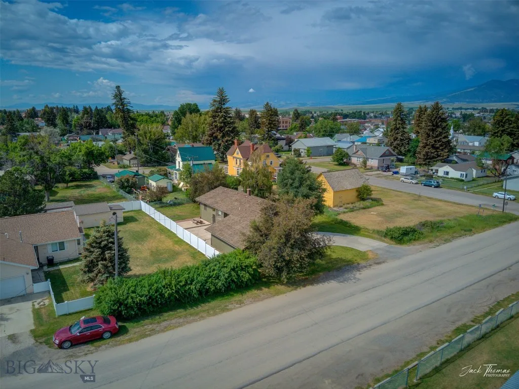 620 Higgins, Deer Lodge, Montana 59722, Deer Lodge, Montana 59722, 4 Bedrooms Bedrooms, ,3 BathroomsBathrooms,Residential,For Sale,620 Higgins, Deer Lodge, Montana 59722,0,404133