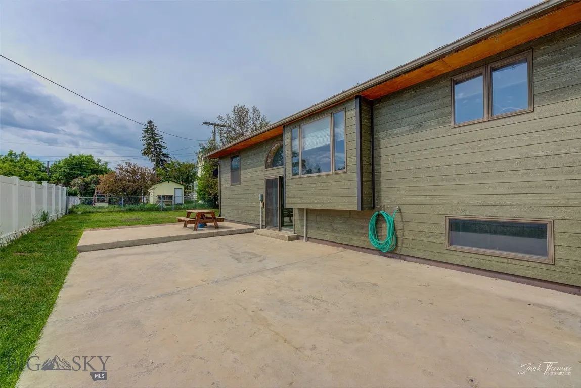 620 Higgins, Deer Lodge, Montana 59722, Deer Lodge, Montana 59722, 4 Bedrooms Bedrooms, ,3 BathroomsBathrooms,Residential,For Sale,620 Higgins, Deer Lodge, Montana 59722,0,404133