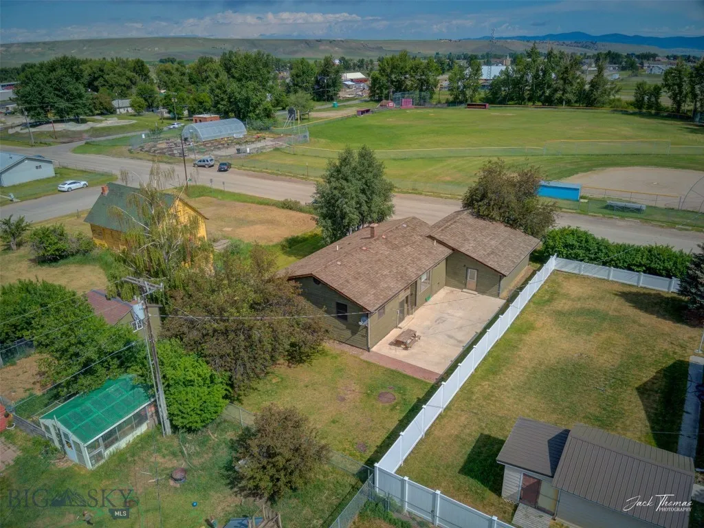 620 Higgins, Deer Lodge, Montana 59722, Deer Lodge, Montana 59722, 4 Bedrooms Bedrooms, ,3 BathroomsBathrooms,Residential,For Sale,620 Higgins, Deer Lodge, Montana 59722,0,404133