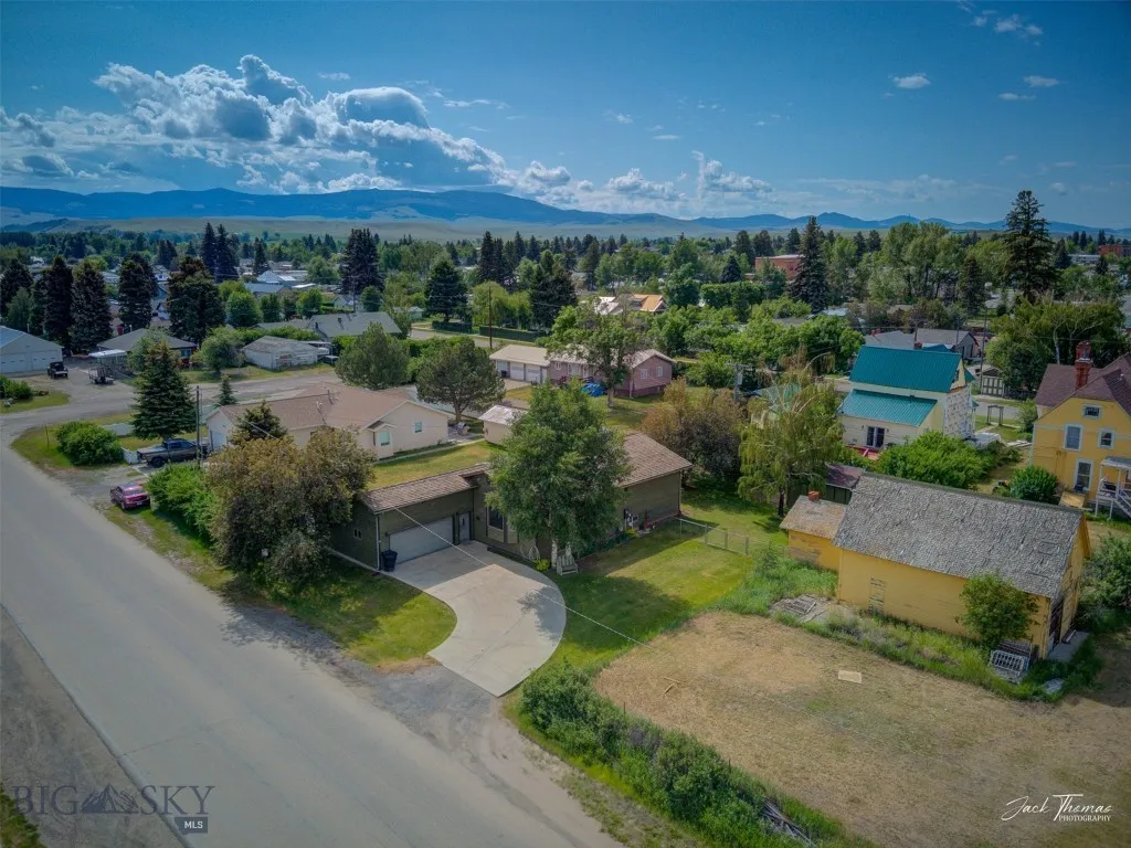 620 Higgins, Deer Lodge, Montana 59722, Deer Lodge, Montana 59722, 4 Bedrooms Bedrooms, ,3 BathroomsBathrooms,Residential,For Sale,620 Higgins, Deer Lodge, Montana 59722,0,404133