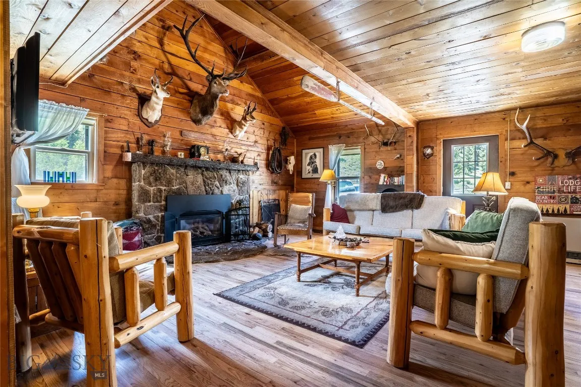 Main Lodge: guest common area