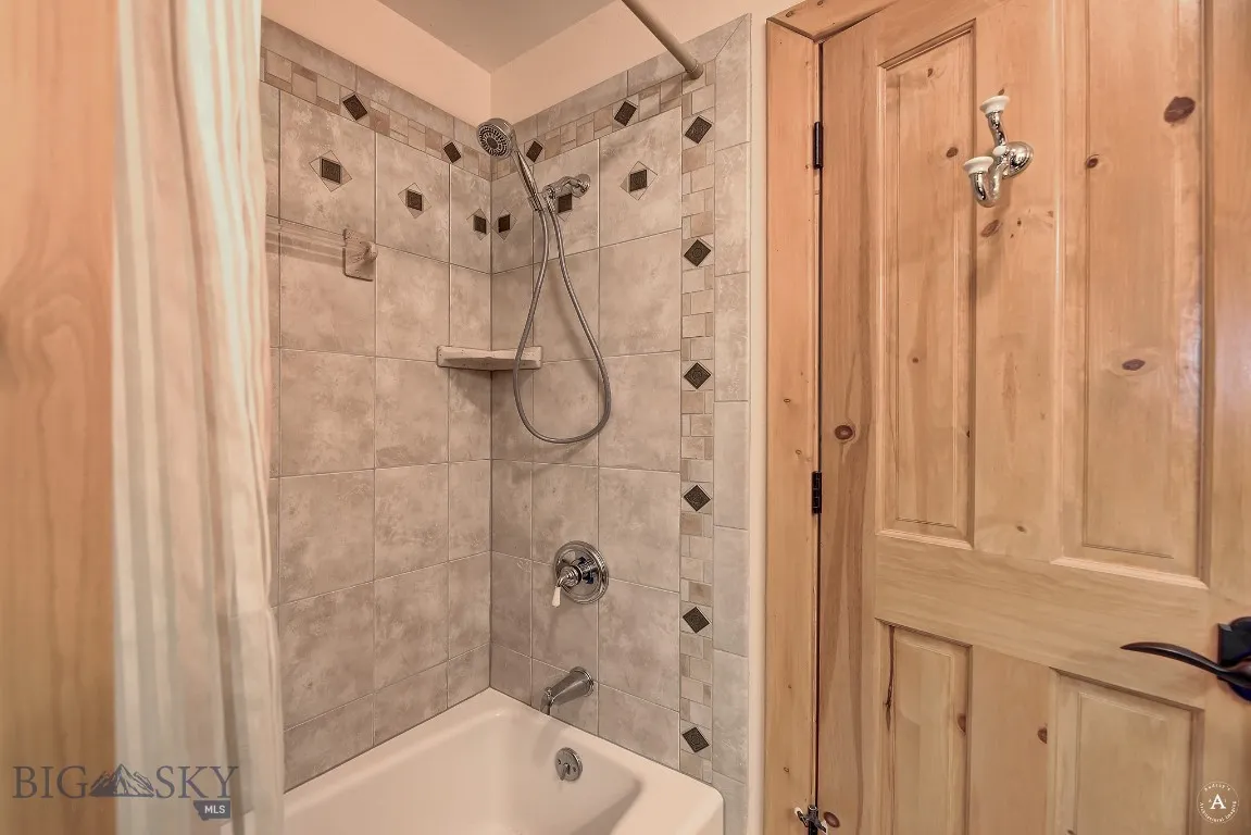 2988 Moose Gulch, Elliston, Montana 59728, Elliston, Montana 59728, 4 Bedrooms Bedrooms, ,3 BathroomsBathrooms,Residential,For Sale,2988 Moose Gulch, Elliston, Montana 59728,0,404169