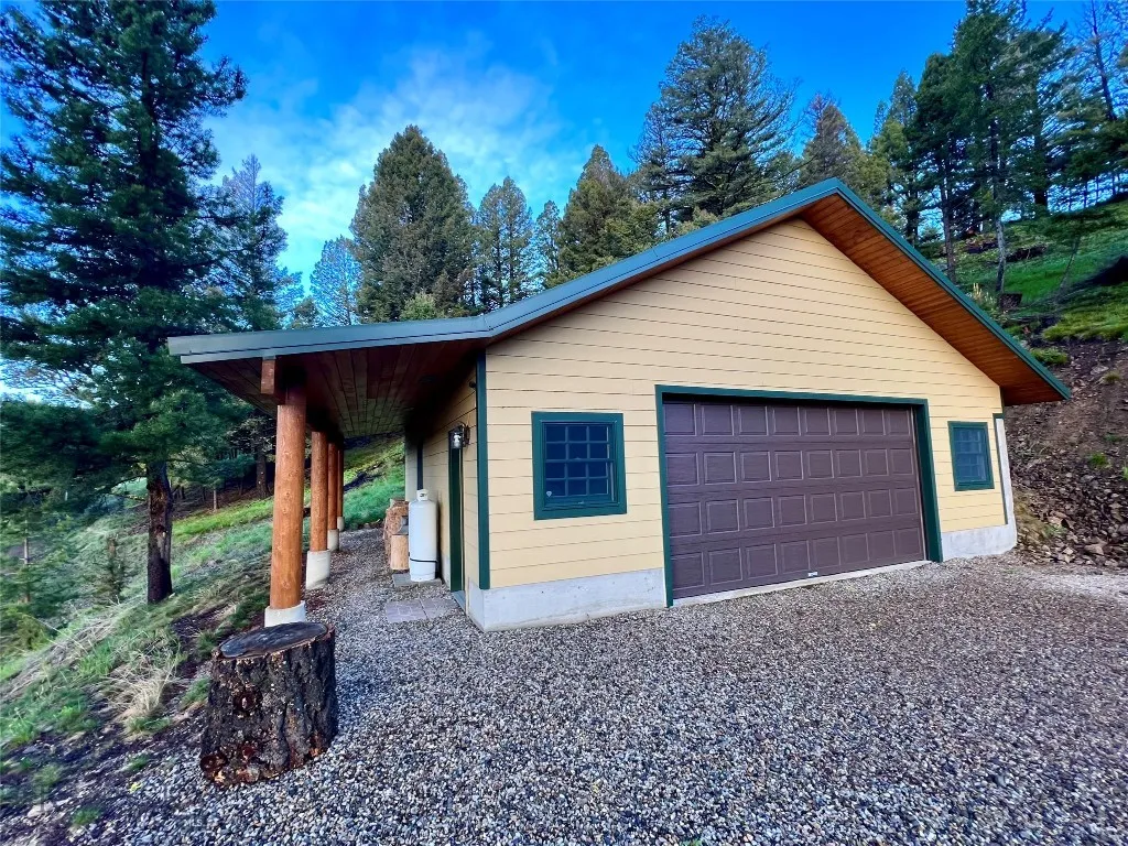 2988 Moose Gulch, Elliston, Montana 59728, Elliston, Montana 59728, 4 Bedrooms Bedrooms, ,3 BathroomsBathrooms,Residential,For Sale,2988 Moose Gulch, Elliston, Montana 59728,0,404169