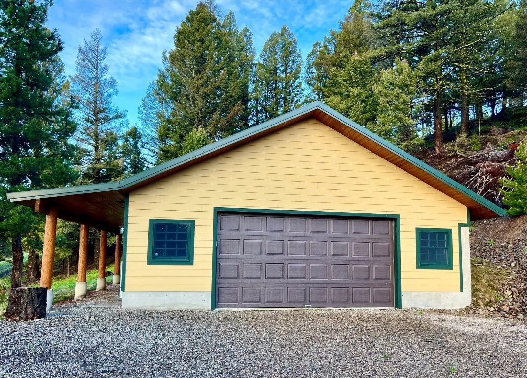 2988 Moose Gulch, Elliston, Montana 59728, Elliston, Montana 59728, 4 Bedrooms Bedrooms, ,3 BathroomsBathrooms,Residential,For Sale,2988 Moose Gulch, Elliston, Montana 59728,0,404169
