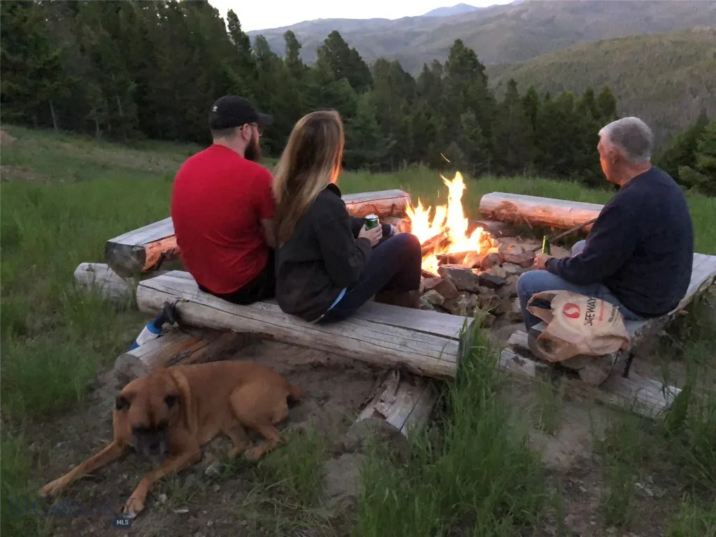 2988 Moose Gulch, Elliston, Montana 59728, Elliston, Montana 59728, 4 Bedrooms Bedrooms, ,3 BathroomsBathrooms,Residential,For Sale,2988 Moose Gulch, Elliston, Montana 59728,0,404169