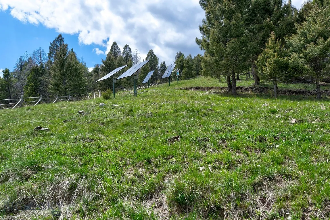 2988 Moose Gulch, Elliston, Montana 59728, Elliston, Montana 59728, 4 Bedrooms Bedrooms, ,3 BathroomsBathrooms,Residential,For Sale,2988 Moose Gulch, Elliston, Montana 59728,0,404169