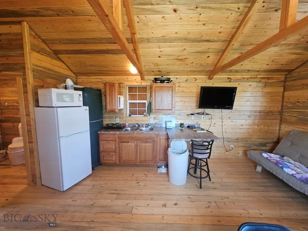 3391 Vernon Road, Highwood, Montana 59450, Highwood, Montana 59450, 1 Bedroom Bedrooms, ,1 BathroomBathrooms,Residential,For Sale,3391 Vernon Road, Highwood, Montana 59450,0,404189