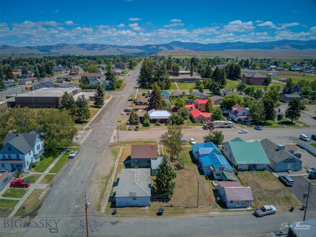 700 4th, Deer Lodge, Montana 59722, Deer Lodge, Montana 59722, 3 Bedrooms Bedrooms, ,1 BathroomBathrooms,Residential,For Sale,700 4th, Deer Lodge, Montana 59722,0,404171