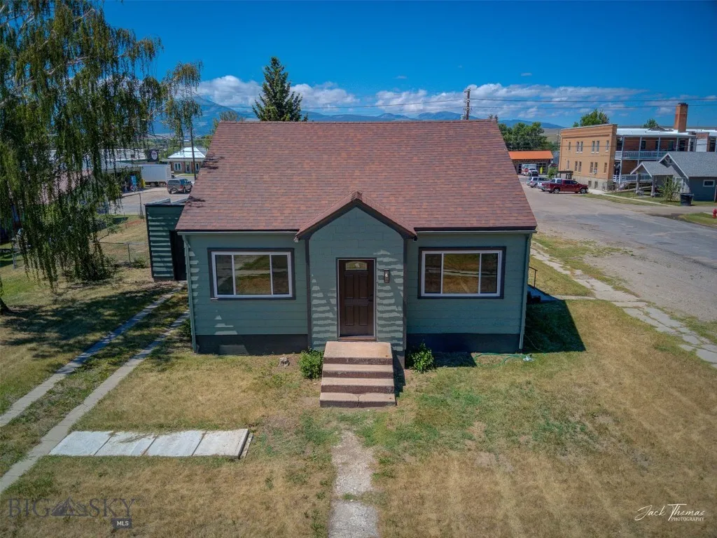 700 4th, Deer Lodge, Montana 59722, Deer Lodge, Montana 59722, 3 Bedrooms Bedrooms, ,1 BathroomBathrooms,Residential,For Sale,700 4th, Deer Lodge, Montana 59722,0,404171