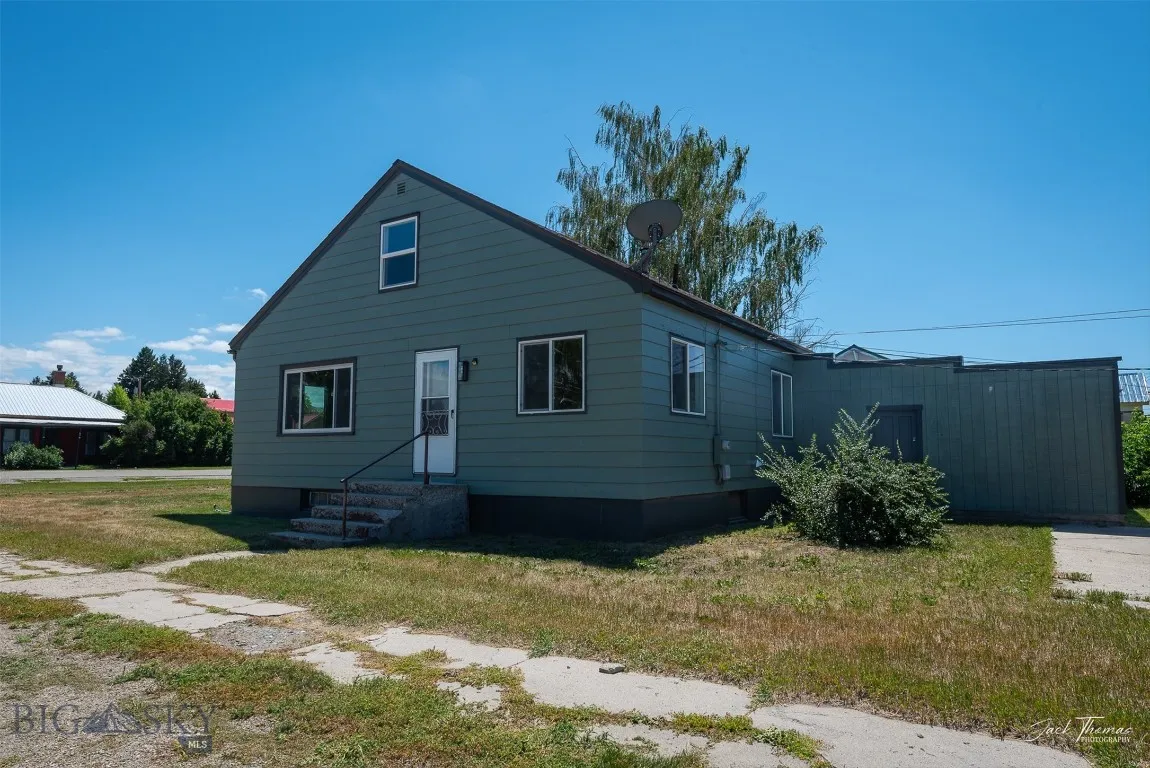 700 4th, Deer Lodge, Montana 59722, Deer Lodge, Montana 59722, 3 Bedrooms Bedrooms, ,1 BathroomBathrooms,Residential,For Sale,700 4th, Deer Lodge, Montana 59722,0,404171