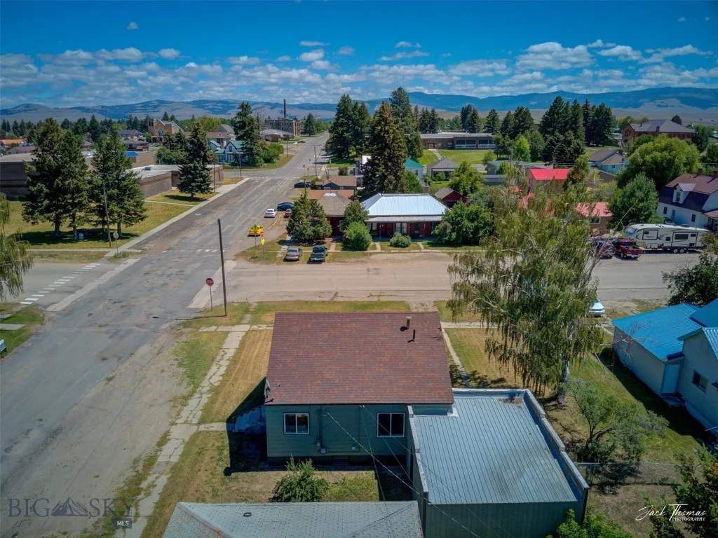 700 4th, Deer Lodge, Montana 59722, Deer Lodge, Montana 59722, 3 Bedrooms Bedrooms, ,1 BathroomBathrooms,Residential,For Sale,700 4th, Deer Lodge, Montana 59722,0,404171