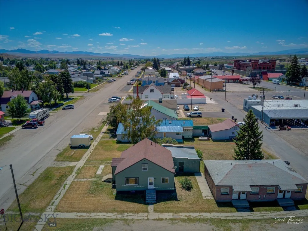 700 4th, Deer Lodge, Montana 59722, Deer Lodge, Montana 59722, 3 Bedrooms Bedrooms, ,1 BathroomBathrooms,Residential,For Sale,700 4th, Deer Lodge, Montana 59722,0,404171