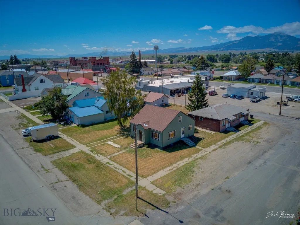 700 4th, Deer Lodge, Montana 59722, Deer Lodge, Montana 59722, 3 Bedrooms Bedrooms, ,1 BathroomBathrooms,Residential,For Sale,700 4th, Deer Lodge, Montana 59722,0,404171