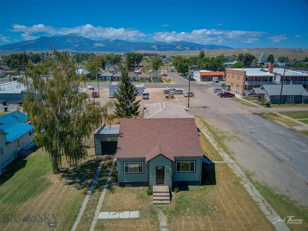 700 4th, Deer Lodge, Montana 59722, Deer Lodge, Montana 59722, 3 Bedrooms Bedrooms, ,1 BathroomBathrooms,Residential,For Sale,700 4th, Deer Lodge, Montana 59722,0,404171