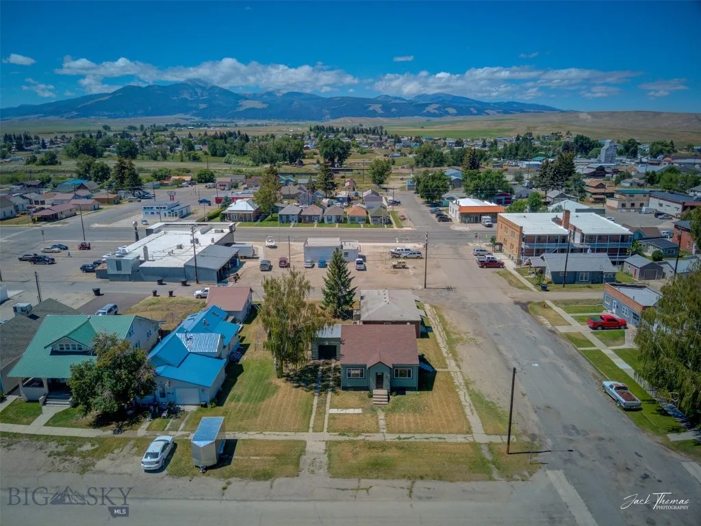 700 4th, Deer Lodge, Montana 59722, Deer Lodge, Montana 59722, 3 Bedrooms Bedrooms, ,1 BathroomBathrooms,Residential,For Sale,700 4th, Deer Lodge, Montana 59722,0,404171