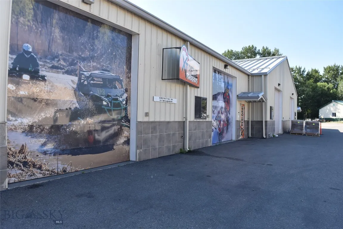 Middle and North End Overhead Doors - Fastenel