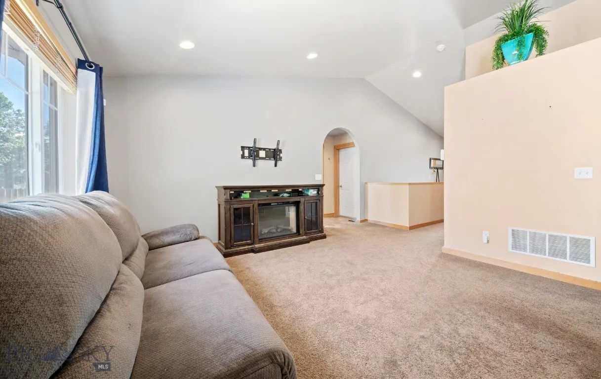 16 Wally D Lane, Belgrade, Montana 59714, Belgrade, Montana 59714, 5 Bedrooms Bedrooms, ,2 BathroomsBathrooms,Residential,For Sale,16 Wally D Lane, Belgrade, Montana 59714,0,404299