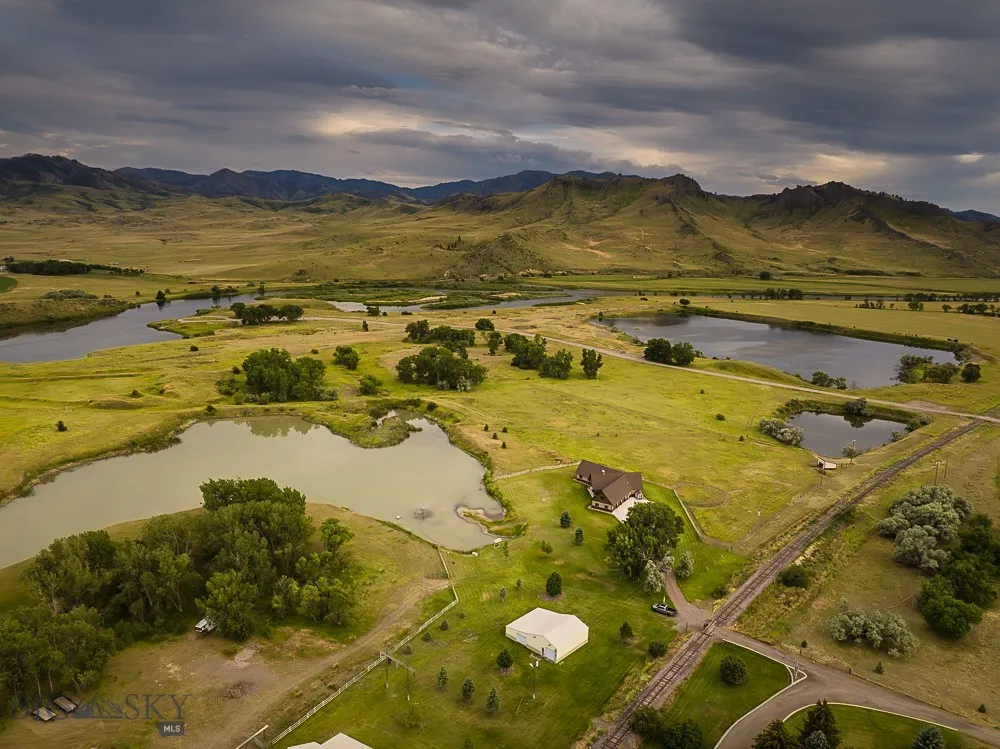 2127 Old Us Highway 91, Cascade, Montana 59421, Cascade, Montana 59421, 4 Bedrooms Bedrooms, ,2 BathroomsBathrooms,Residential,For Sale,2127 Old Us Highway 91, Cascade, Montana 59421,0,404388