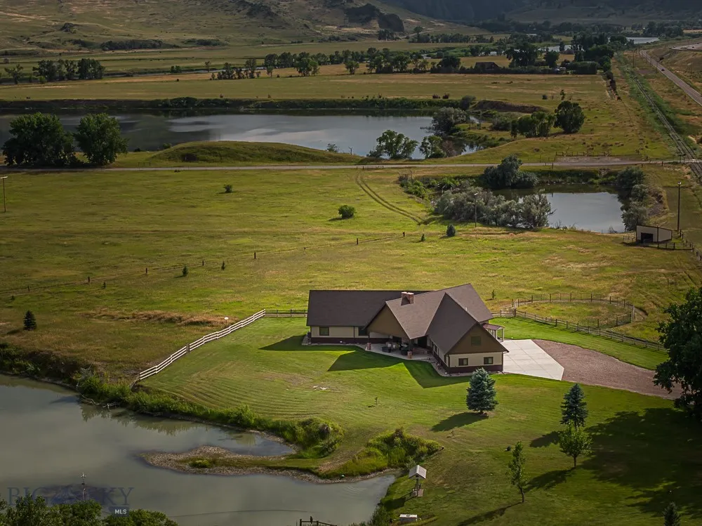 2127 Old Us Highway 91, Cascade, Montana 59421, Cascade, Montana 59421, 4 Bedrooms Bedrooms, ,2 BathroomsBathrooms,Residential,For Sale,2127 Old Us Highway 91, Cascade, Montana 59421,0,404388