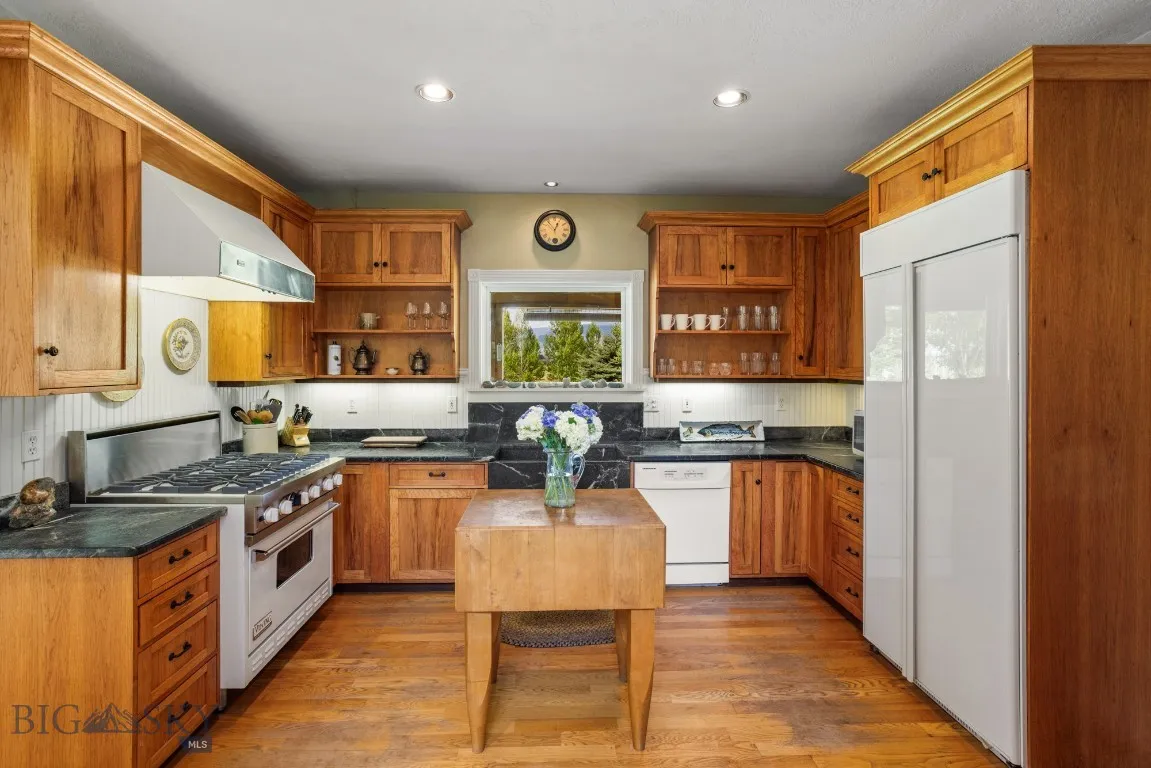 1921 E River Road, Livingston, Montana 59047, Livingston, Montana 59047, 3 Bedrooms Bedrooms, ,3 BathroomsBathrooms,Residential,For Sale,1921 E River Road, Livingston, Montana 59047,0,404402