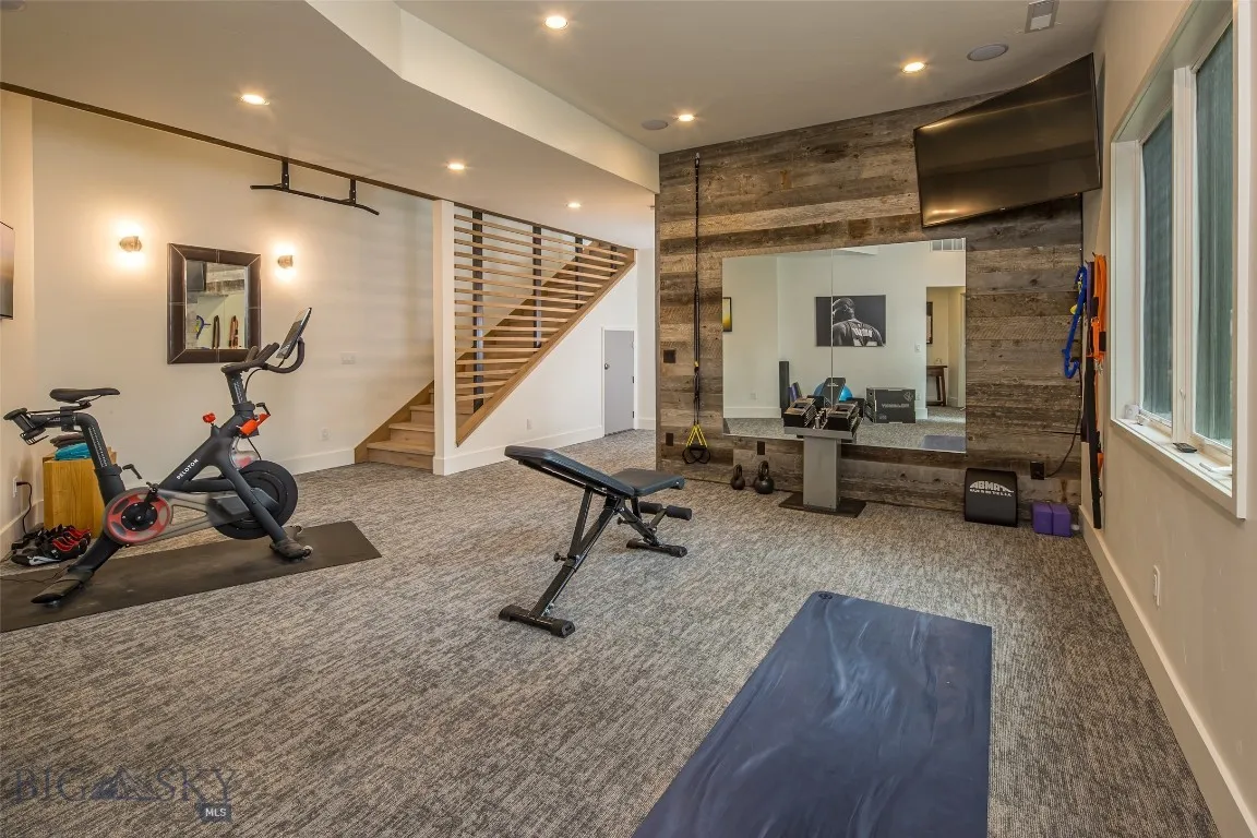 Workout area/sitting area/tv room/den
