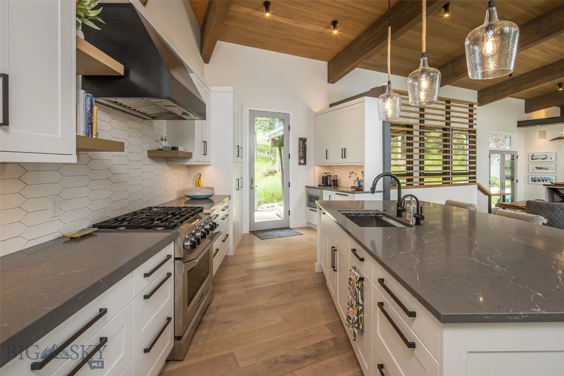 Kitchen featuring wet bar