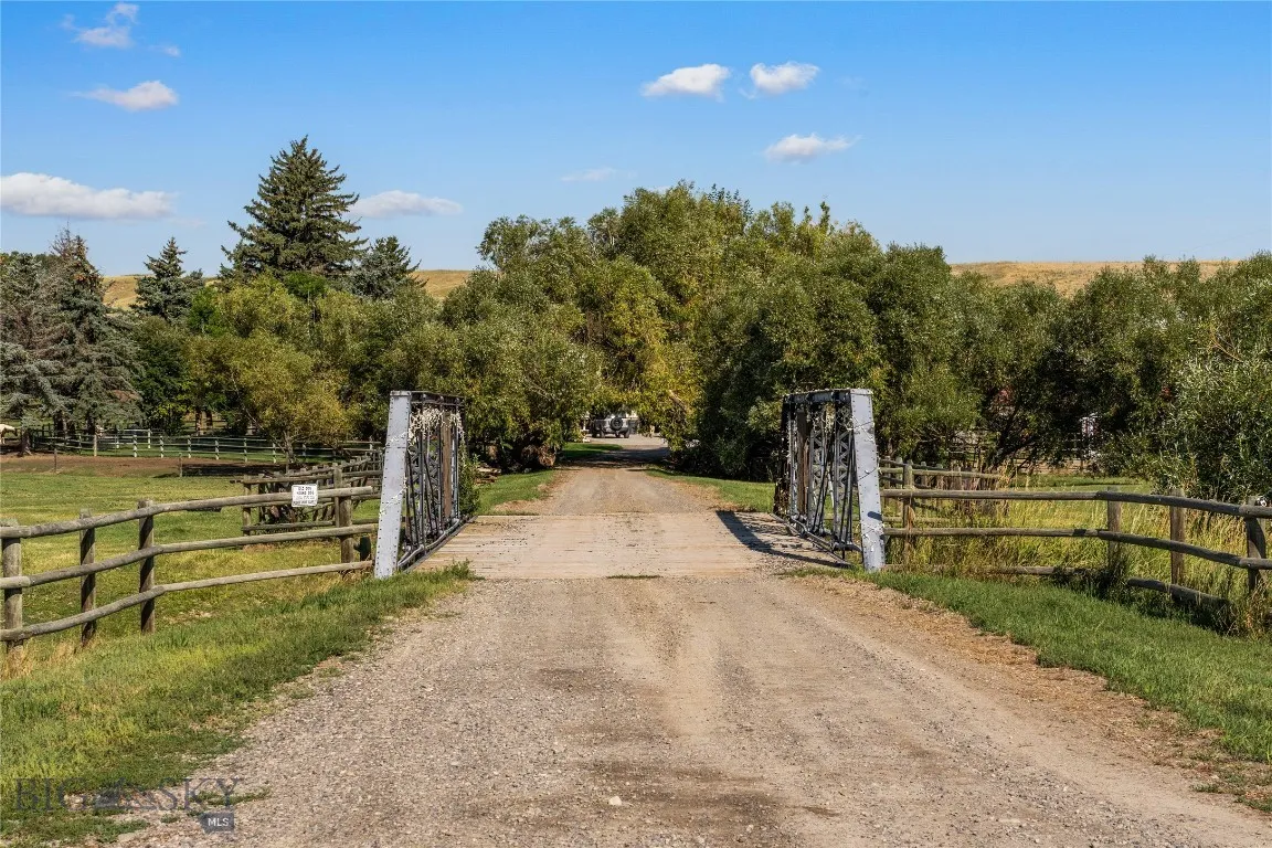 8555 Camp Creek Road, Manhattan, Montana 59741, Manhattan, Montana 59741, 5 Bedrooms Bedrooms, ,4 BathroomsBathrooms,Farm,For Sale,8555 Camp Creek Road, Manhattan, Montana 59741,0,404443