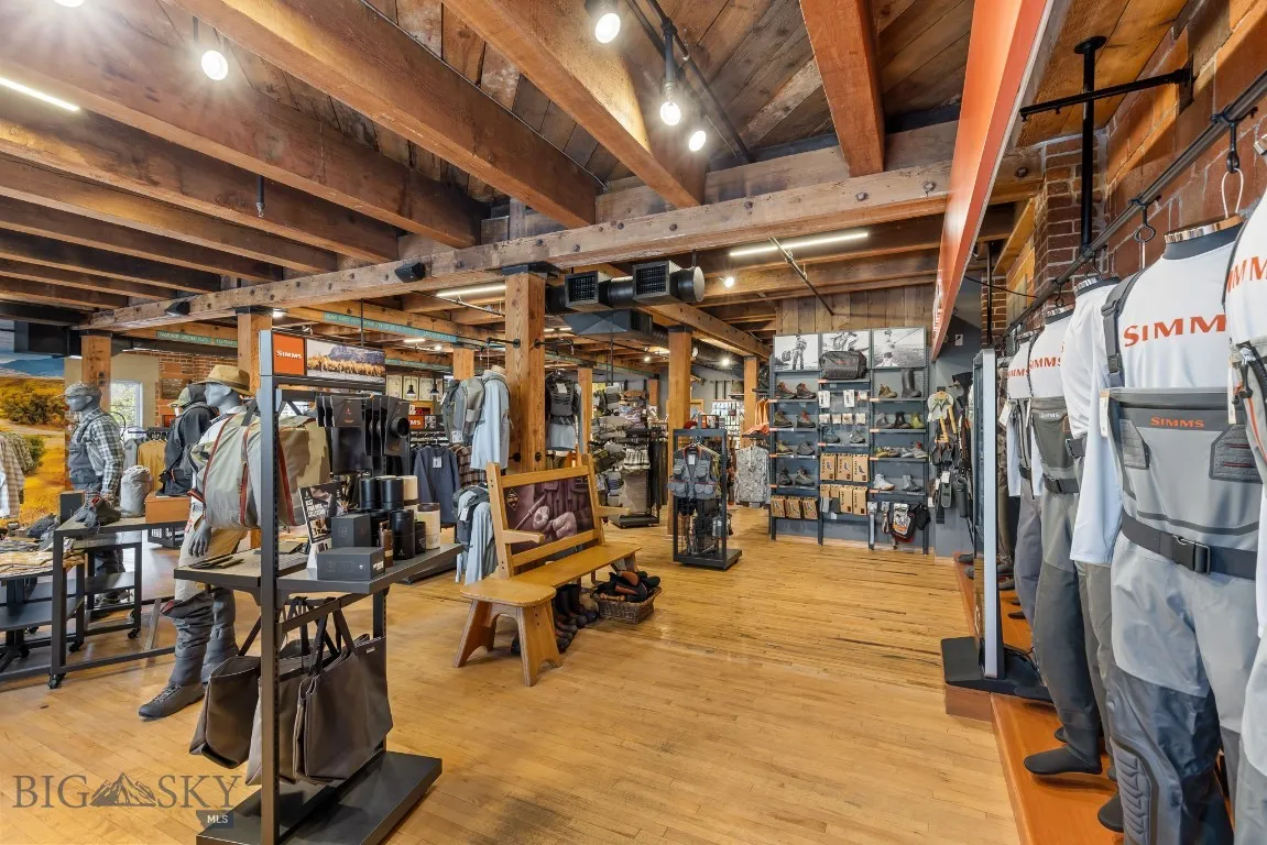 Simms- The River's Edge Flyfishing