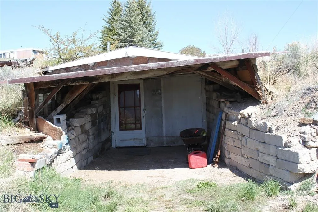1070 Lovers Leap Road, Dillon, Montana 59725, Dillon, Montana 59725, 3 Bedrooms Bedrooms, ,2 BathroomsBathrooms,Residential,For Sale,1070 Lovers Leap Road, Dillon, Montana 59725,0,404438