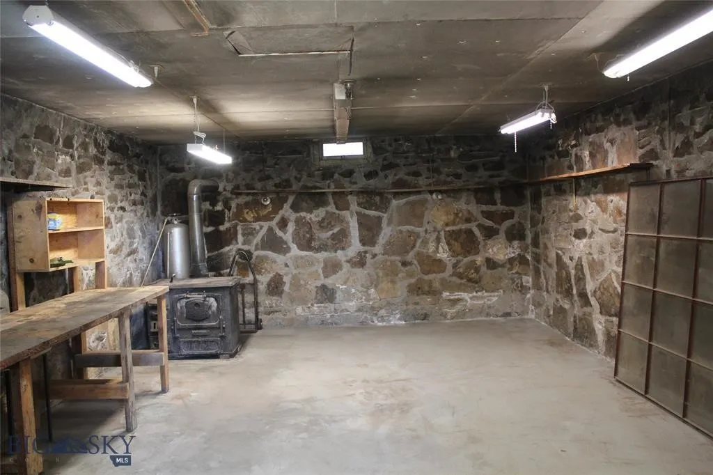 1070 Lovers Leap Road, Dillon, Montana 59725, Dillon, Montana 59725, 3 Bedrooms Bedrooms, ,2 BathroomsBathrooms,Residential,For Sale,1070 Lovers Leap Road, Dillon, Montana 59725,0,404438