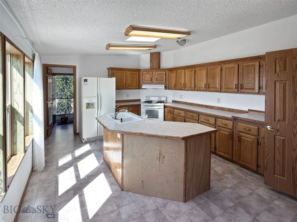 1070 Lovers Leap Road, Dillon, Montana 59725, Dillon, Montana 59725, 3 Bedrooms Bedrooms, ,2 BathroomsBathrooms,Residential,For Sale,1070 Lovers Leap Road, Dillon, Montana 59725,0,404438